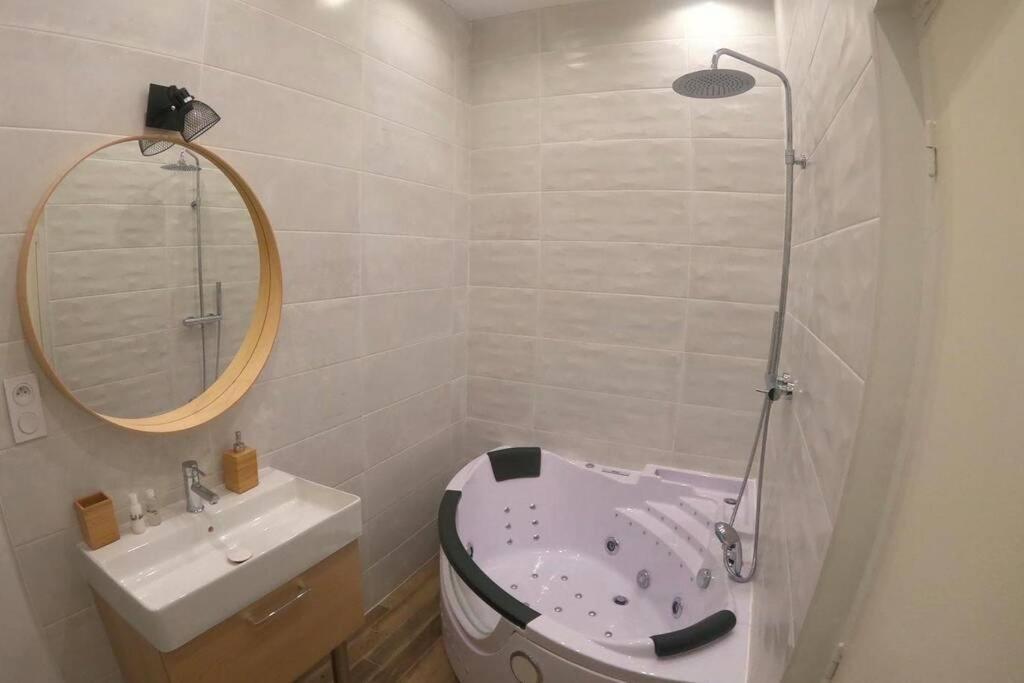 L'Escapade De Lyon, Charpennes, Jacuzzi Et Emplacement Ideal Apartment Villeurbanne Ngoại thất bức ảnh